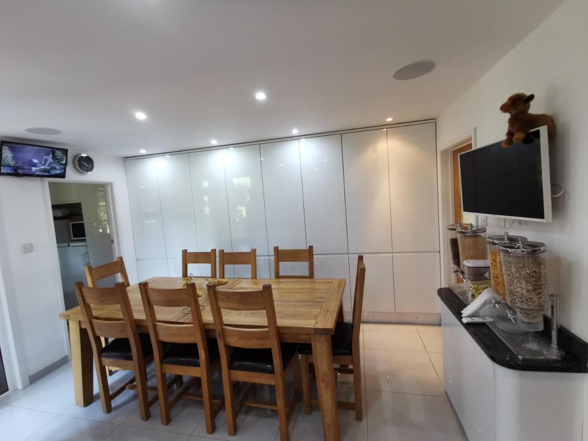 Chart House Bed And Breakfast Доркинг Екстериор снимка