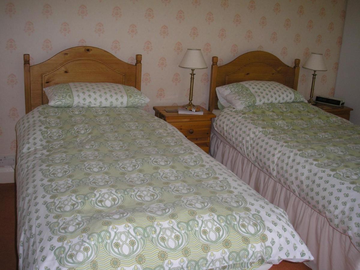 Chart House Bed And Breakfast Доркинг Екстериор снимка