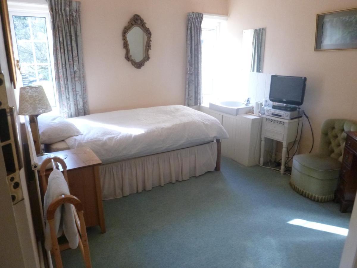 Chart House Bed And Breakfast Доркинг Екстериор снимка