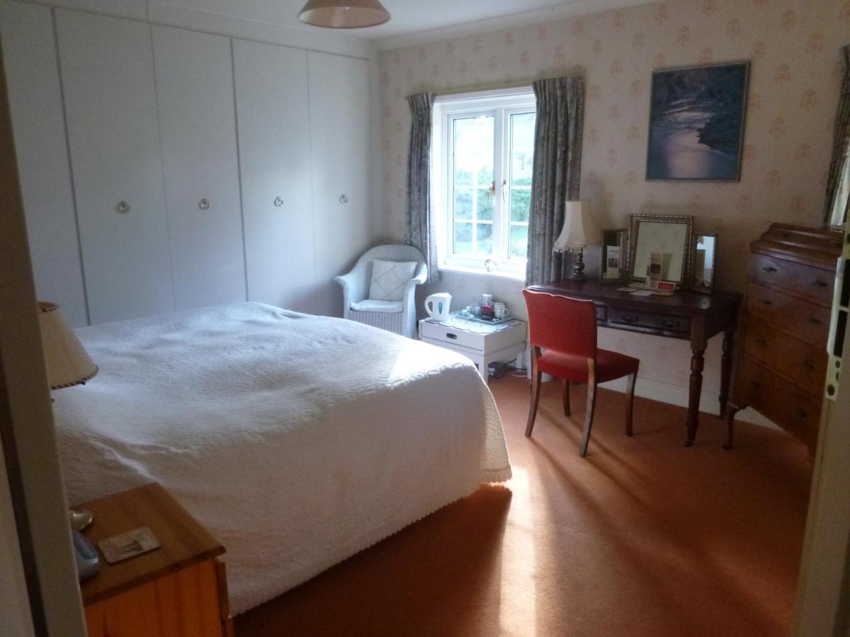 Chart House Bed And Breakfast Доркинг Екстериор снимка