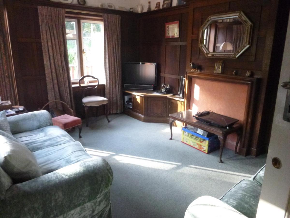 Chart House Bed And Breakfast Доркинг Екстериор снимка