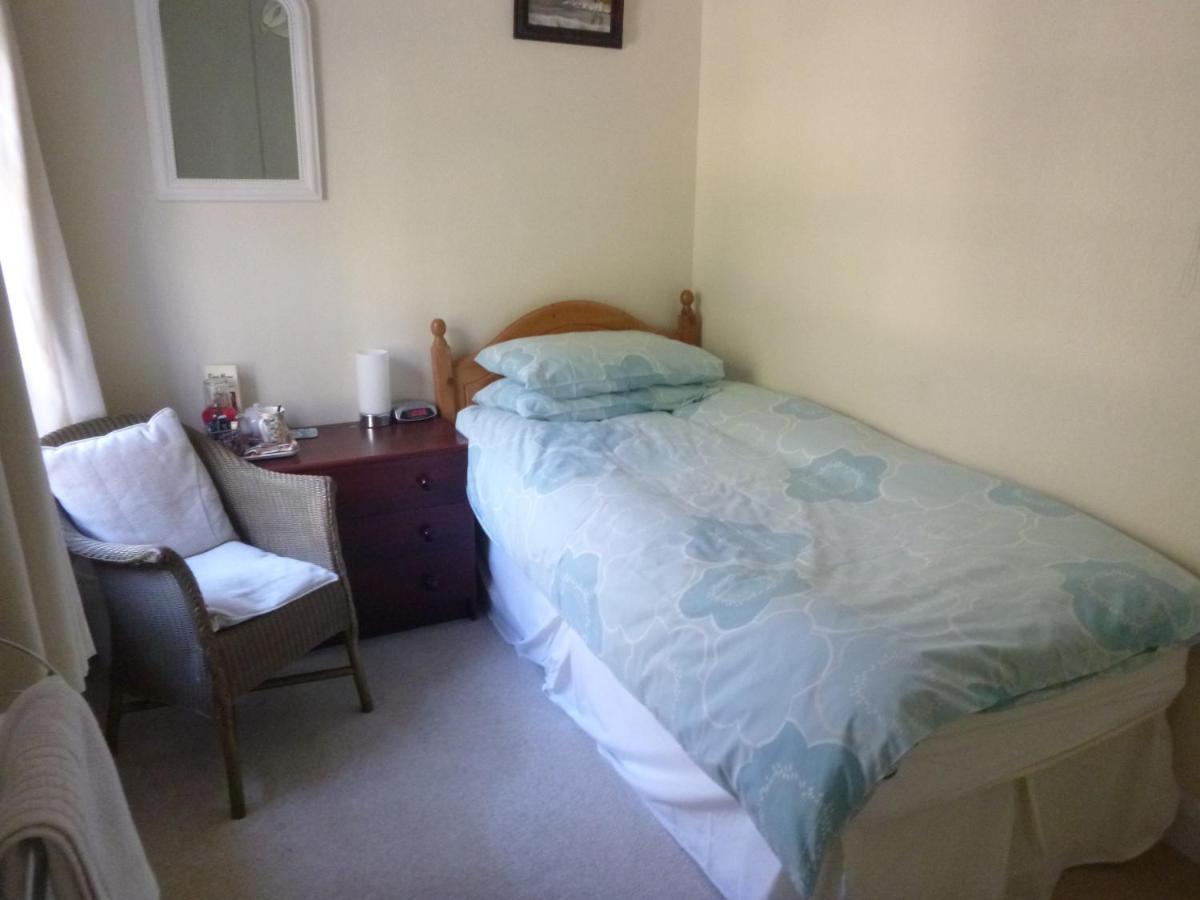 Chart House Bed And Breakfast Доркинг Екстериор снимка