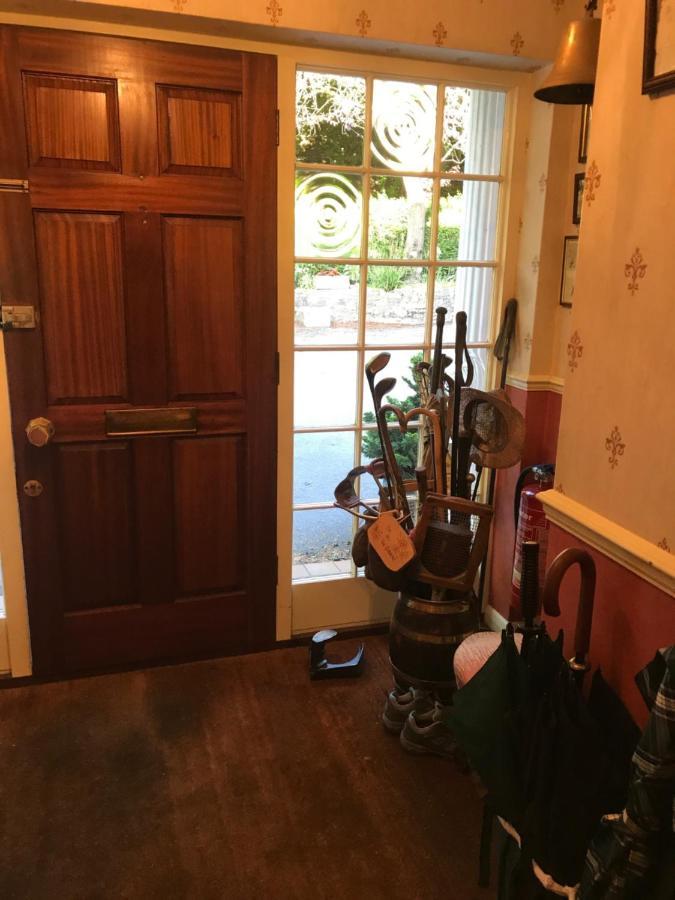 Chart House Bed And Breakfast Доркинг Екстериор снимка