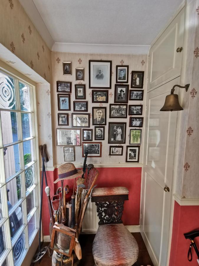 Chart House Bed And Breakfast Доркинг Екстериор снимка