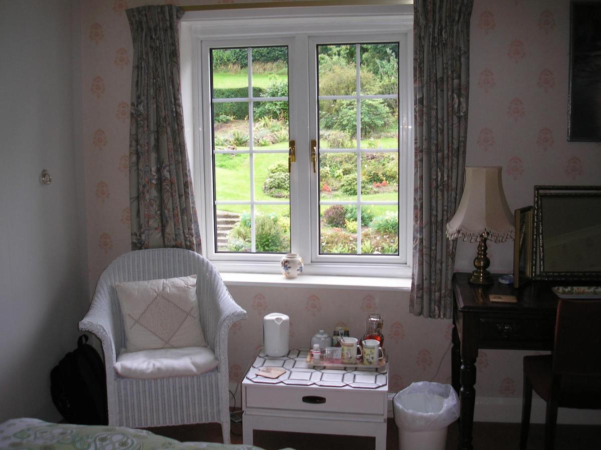 Chart House Bed And Breakfast Доркинг Екстериор снимка