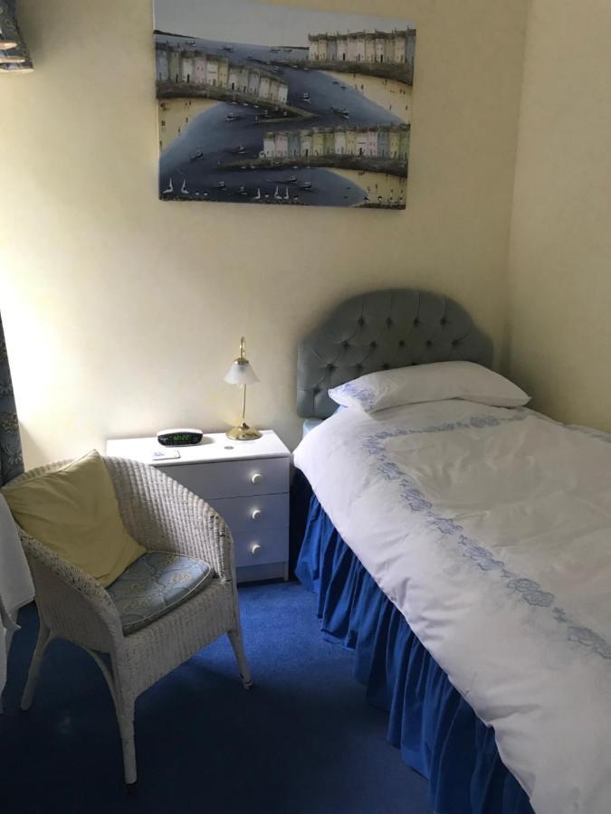 Chart House Bed And Breakfast Доркинг Екстериор снимка